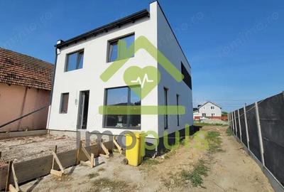 Casă cu 4 camere cu Teren 500 Mp în Giarmata