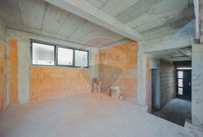 Casă cu 7 camere cu Canalizare în Central - 7