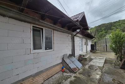 Casă cu 3 camere în Moroeni - 10