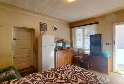 CASA CU TEREN GENEROS si acces pe doua fronturi - 9