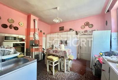 Casa de vanzare la curte comuna Zona Lunei - COMISION 0% - 12