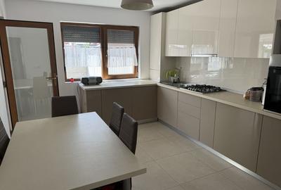 Casă cu 3 camere cu Canalizare în Moșnița Nouă - 2
