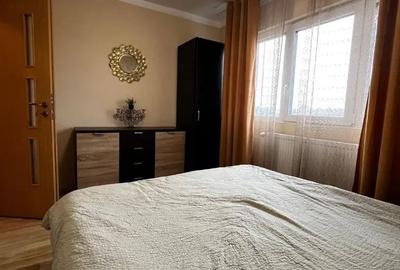 Apartament cu 3 camere semidecomandat, mobilat în Central - 2