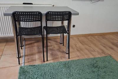 Garsonieră decomandată în Titan