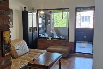 Apartament cu 3 camere semidecomandat în Central