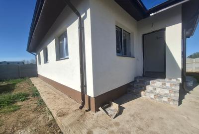 Casă individuală cu 4 camere cu Canalizare în Clinceni - 1