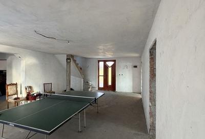 Casă cu 4 camere în Central - 1