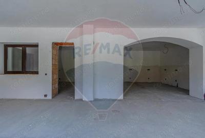 Casă cu Teren 1642 Mp în Hoghiz - 6