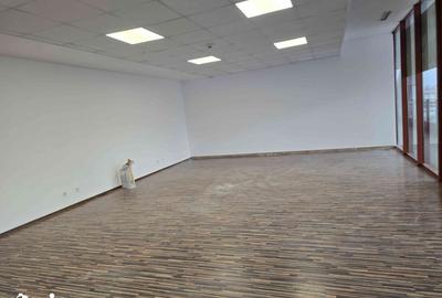 Spațiu comercial, de 77 mp, în Unirii - 3