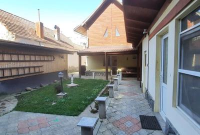 Casa deosebita cu spatiu comercial Rasnov - 12