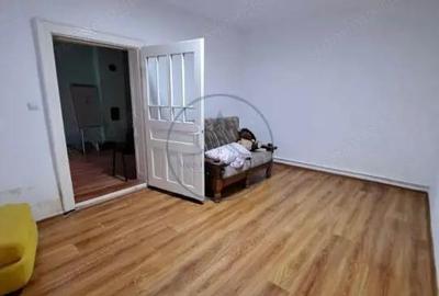 Casă cu 4 camere cu Teren 1400 Mp în Central - 2