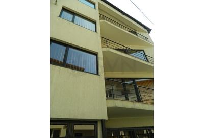 Casă individuală cu 12 camere cu Teren 200 Mp în P-ța Victoriei - 24