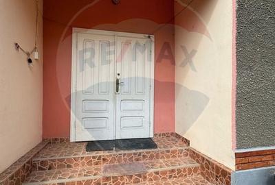 Casa cu 10 camere - ideala pentru pensiune, gradinita sau pt. locuit - 33