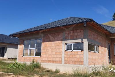 Casa individuala ,4 camere, curte, priveliste, Suceagu