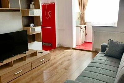 Apartament cu 3 camere semidecomandat, mobilat în Circumvalațiunii