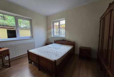 Casă cu 5 camere de vânzare în zona Central comision 0 - 11