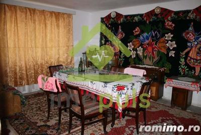 Casă cu 8 camere cu Teren 1100 Mp în Obârșia-Cloșani