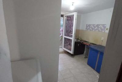 Inchiriez garsoniera la curte - 2