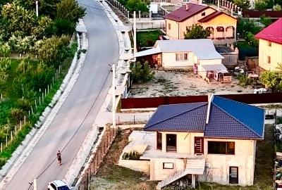 Casa de vânzare....intrare în Hârlău - 4