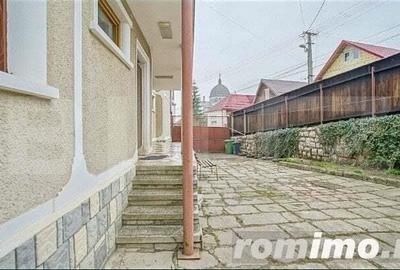Casă cu 7 camere cu Canalizare în Central - 4