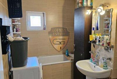 Apartament cu 3 camere semidecomandat în Km 4 - 8