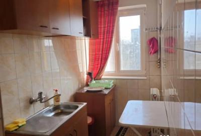 Apartament cu 3 camere semidecomandat în Groapa