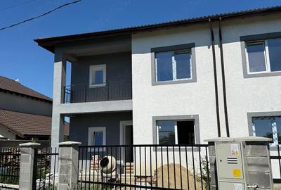 Casă cu Teren 302 Mp în Central - 2