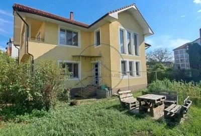 Casă cu Teren 450 Mp în Central
