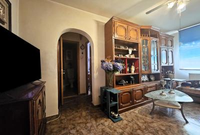 Apartament cu 4 camere semidecomandat în Tineretului - 2