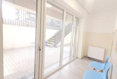 Spațiu comercial, de 44 mp, în Tractorul - 3