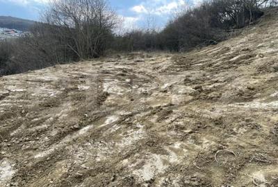 Teren de 1525 mp, în Central - 14