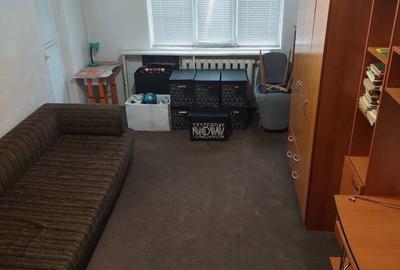 Apartament cu 3 camere decomandat în Rahova - 2
