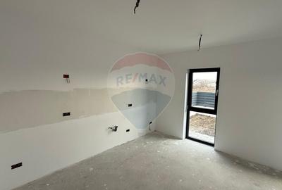 Casă individuală cu 4 camere cu Teren 330 Mp în Obor - 6