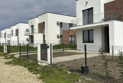 Casă individuală cu 4 camere cu Teren 500 Mp în Central - 1