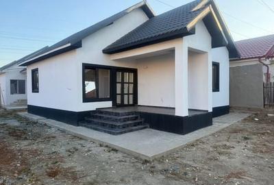 Casă cu 4 camere cu Teren 200 Mp în Central - 2