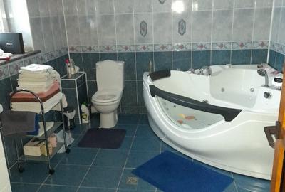 Casă cu 5 camere cu Teren 1400 Mp în Central - 3