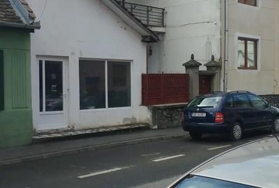 Casă cu 5 camere cu Teren 196 Mp în Central - 3