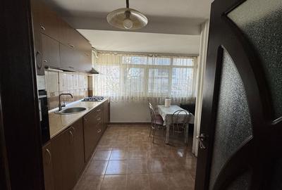 Apartament cu 3 camere semidecomandat în Berceni - 6
