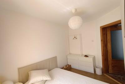 Apartament cu 3 camere semidecomandat în Central