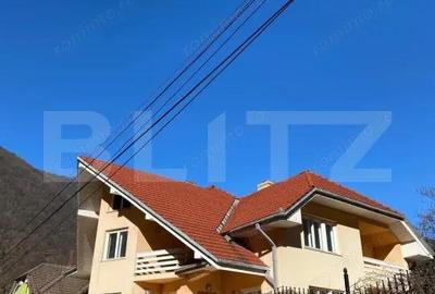 Casă cu 7 camere cu Teren 750 Mp în Central - 3