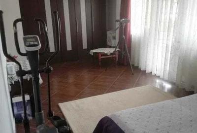 Casă cu 5 camere cu Teren 2100 Mp în Malu cu Flori - 1