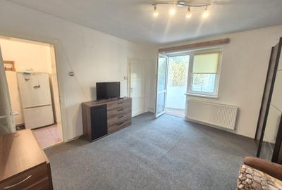 Garsonieră semidecomandată, mobilată în 15 Noiembrie - 2