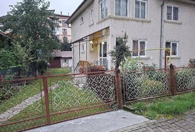 Casă cu 5 camere cu Teren 720 Mp în Câmpulung Moldovenesc