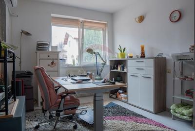 Casă cu 8 camere cu Teren 950 Mp în Roșu - 36