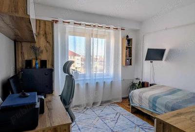 Apartament cu 3 camere decomandat în Central