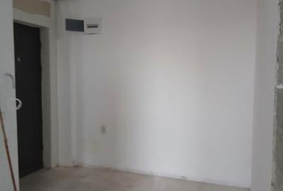 Apartament cu 2 camere decomandat în Roșu