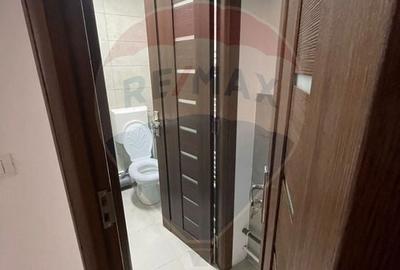 Spațiu comercial, de 43.720001220703 mp, în Central - 7