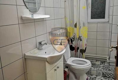 Casa 7 cam de inchiriat curte si parcare/ House for rent  in Eforie Nord - 6