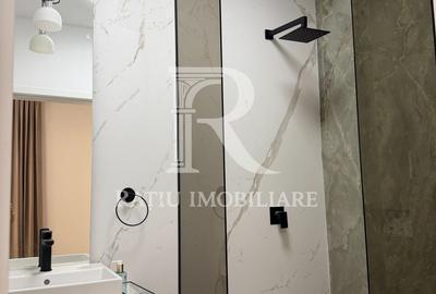 Casă cu 8 camere cu Teren 1100 Mp în Sânmartin