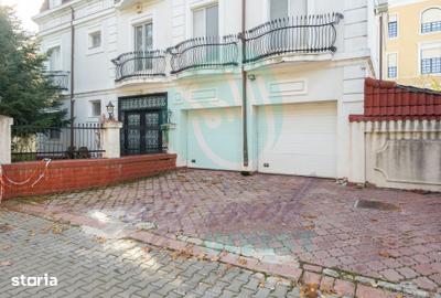 Casă cu 9 camere cu Teren 650 Mp în Central